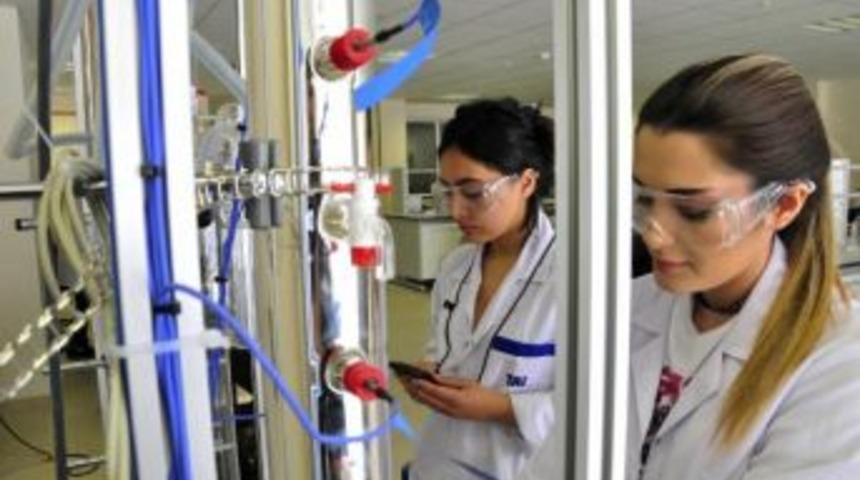 Atılım &Uuml;niversitesi&rsquo;Nin Rekt&ouml;r Yardımcısına T&uuml;bitak&rsquo;Tan Teşvik &Ouml;d&uuml;l&uuml;