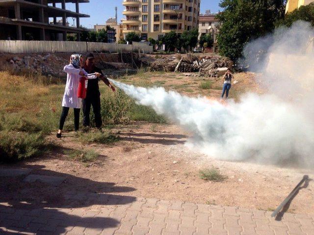 İtfaiye Ekipleri Şehit Mehmet Karakolunda Ve Taburda Personellere Yangın Eğitimi Verildi