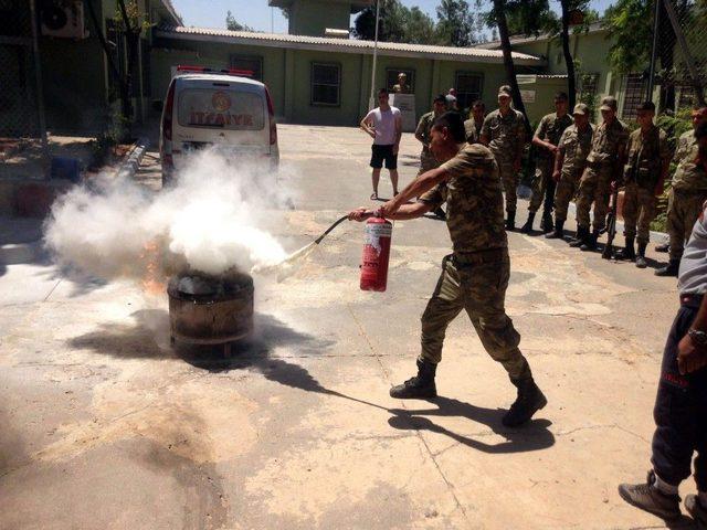İtfaiye Ekipleri Şehit Mehmet Karakolunda Ve Taburda Personellere Yangın Eğitimi Verildi