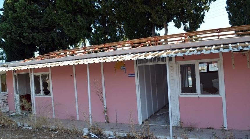 Didim&rsquo;de Tarihi Okulun Ek Binası Yerinden Kaldırılıyor