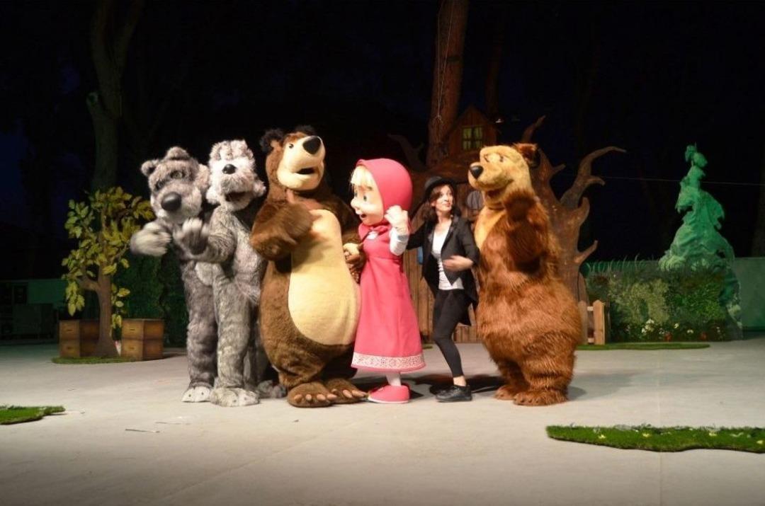 &lsquo;mişa Ve Koca Ayı&rsquo; Ayvalıklı &Ccedil;ocuklarla Buluştu