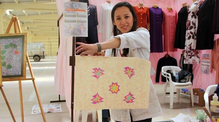 Ebru Sanatını Yaşatmaya &Ccedil;alışıyor