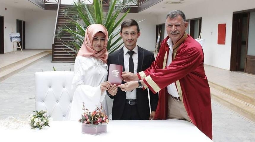 Başkan Duymuş, Gen&ccedil; &Ccedil;iftin Mutluluklarına Ortak Oldu