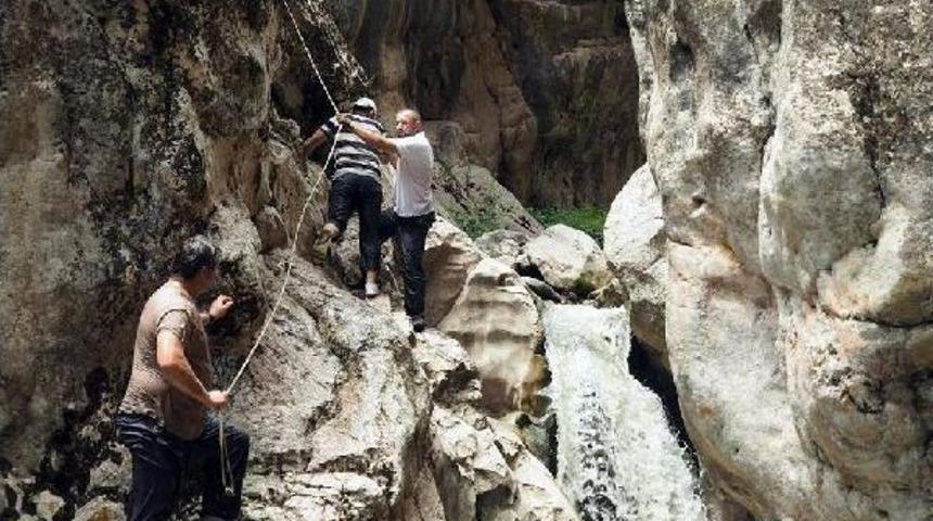 Tokat Zinav Kanyonu'nda Zorlu Y&uuml;r&uuml;y&uuml;ş