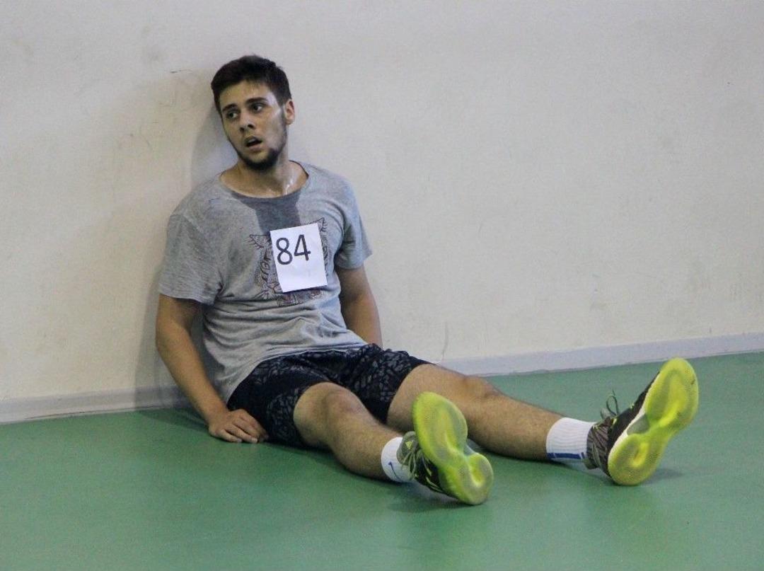 Beden Eğitimi &Ouml;ğretmeni Olabilmek İ&ccedil;in Bayılana Kadar Koştular