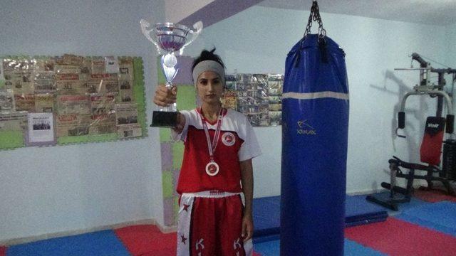 (özel Haber) Annesinin Israrıyla Spora Başladı, Türkiye Şampiyonu Oldu