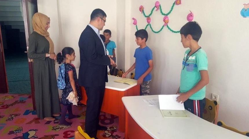 Kaymakam Doğramacı&rsquo;dan &Ccedil;ocuklara Ziyaret