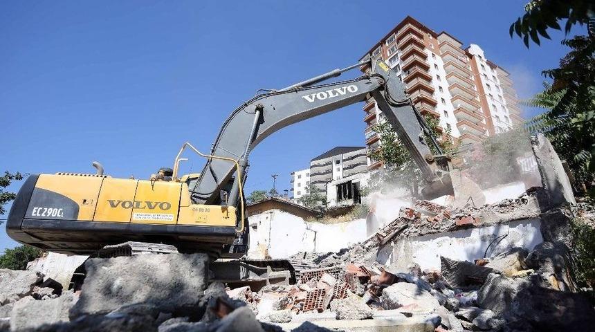 Yama&ccedil;evler&rsquo;de Kentsel D&ouml;n&uuml;ş&uuml;m &Ccedil;alışmaları Start Aldı