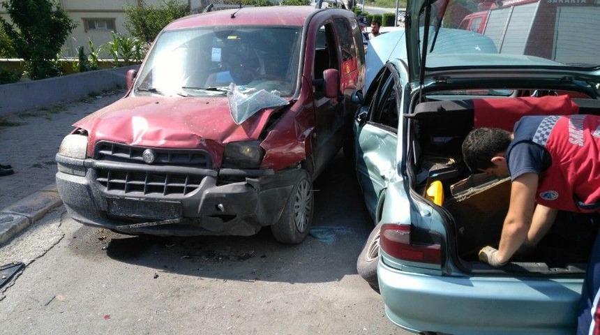 Sakarya’da Zincirleme Trafik Kazası: 5 Yaralı