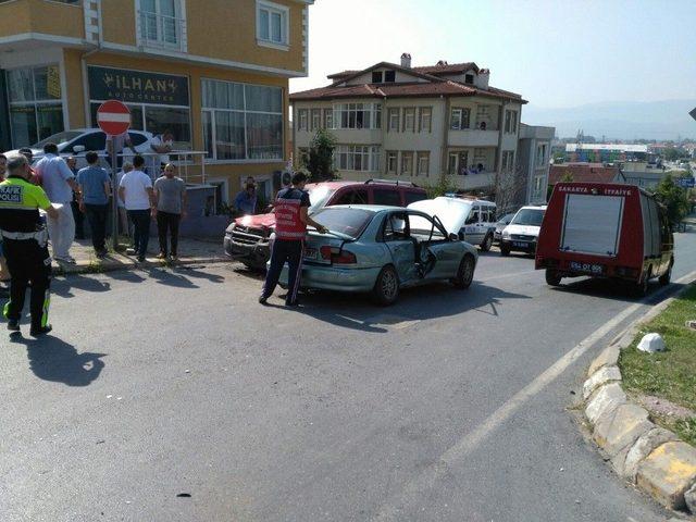 Sakarya’da Zincirleme Trafik Kazası: 5 Yaralı