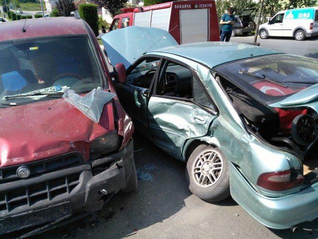 Sakarya’da Zincirleme Trafik Kazası: 5 Yaralı