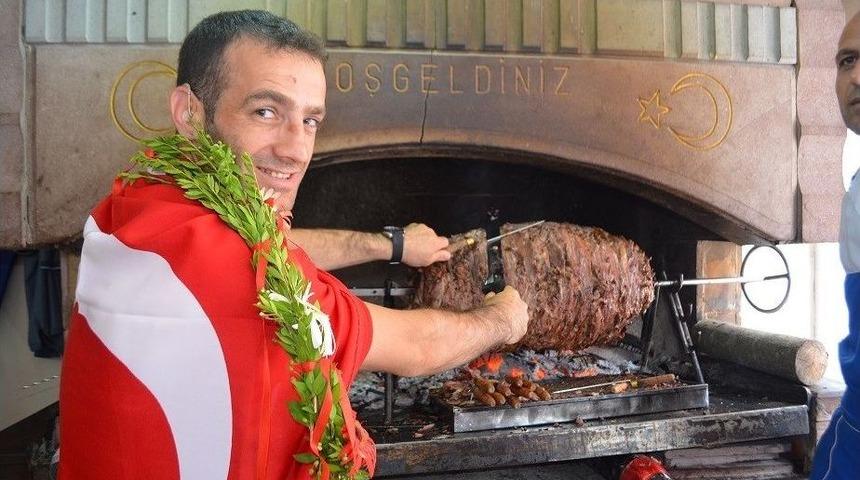 Şampiyon Judocuya Cağ Kebap Ziyafeti