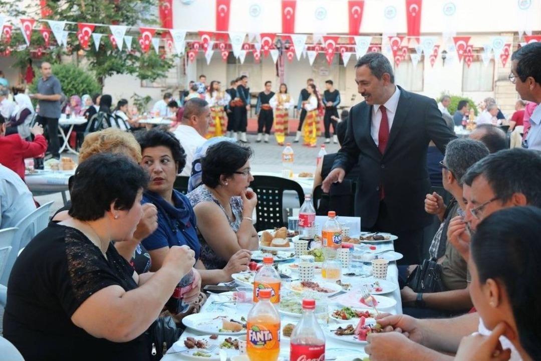 Başkan Uysal Gurbet&ccedil;ileri Bir Araya Getirdi