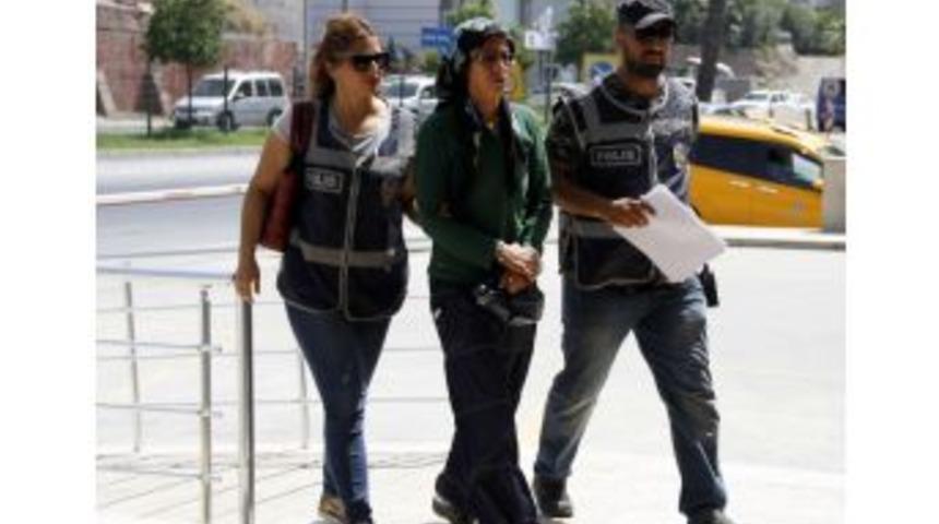 Ter&ouml;r &Ouml;rg&uuml;t&uuml; &Uuml;yesi Olduğu İddia Edilen Kadın Alanya&rsquo;da Yakalandı
