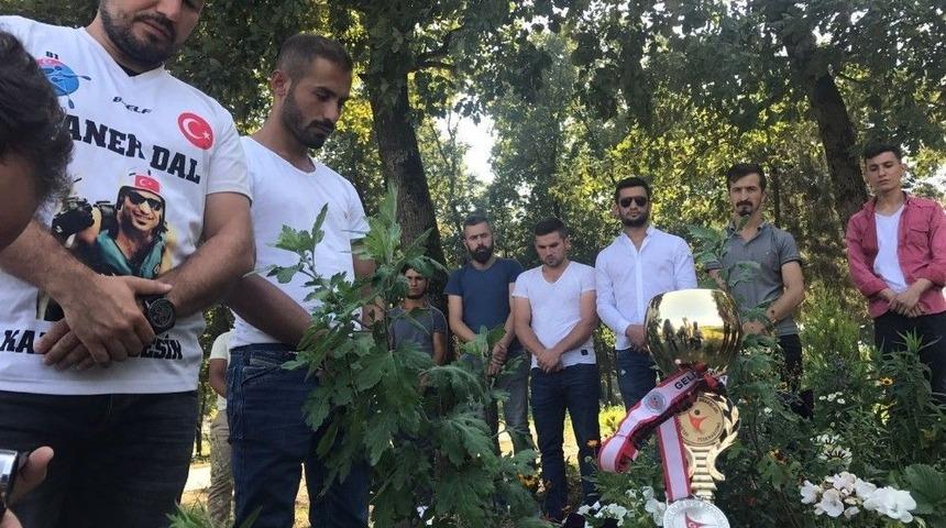 Kazandıkları Kupayı Geçen Sene Kaybettikleri Arkadaşlarına Adadılar