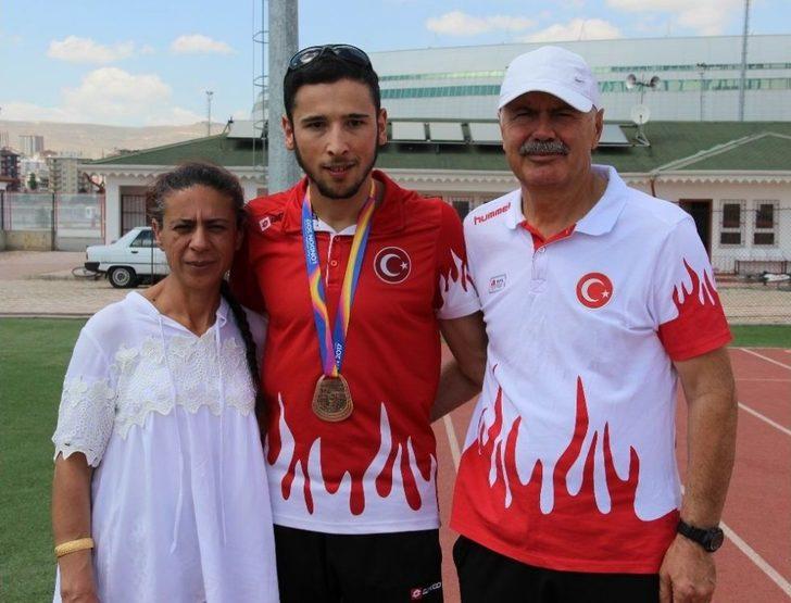 Sivaslı Görme Engelli Milli Sporcu, Dünya Üçüncüsü Oldu G4