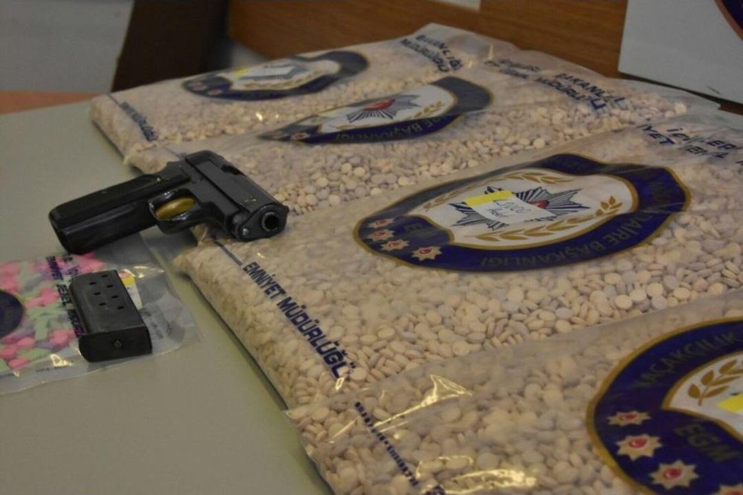 Piston İ&ccedil;inde Uyuşturucu Sevkıyatı Yapacak Şebekeye Polis Baskını