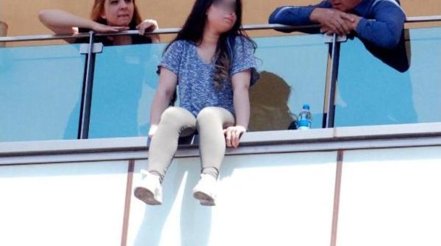 Bunalıma Giren Gen&ccedil; Kız Intihar Etmek Istedi