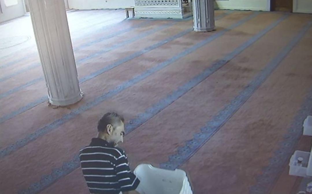 Bir Camiyi 5 G&uuml;n Arayla 2 Kez Soydu, Rahat Tavırları Pes Dedirtti