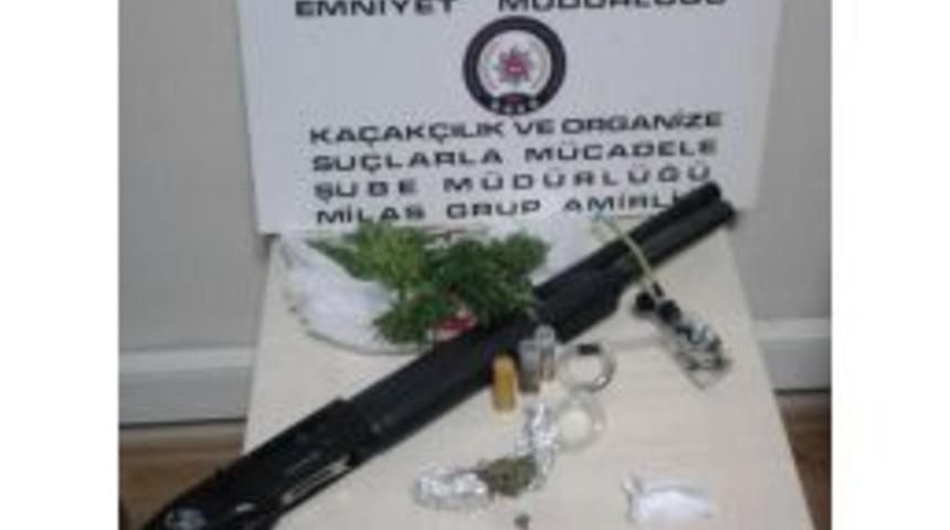 Milas’ta Şüpheli Araçtan Pompalı Tüfek Çıktı