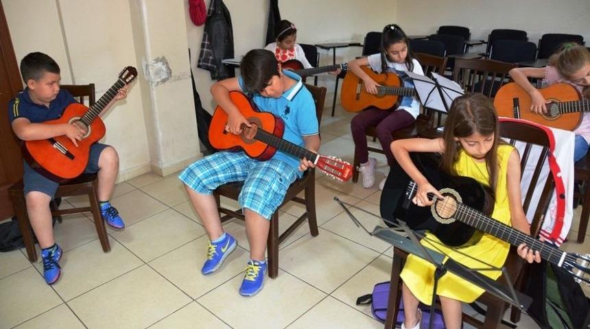 Süleymanpaşa’nın Çocukları Tatillerini Müzik Öğrenerek Geçiriyor