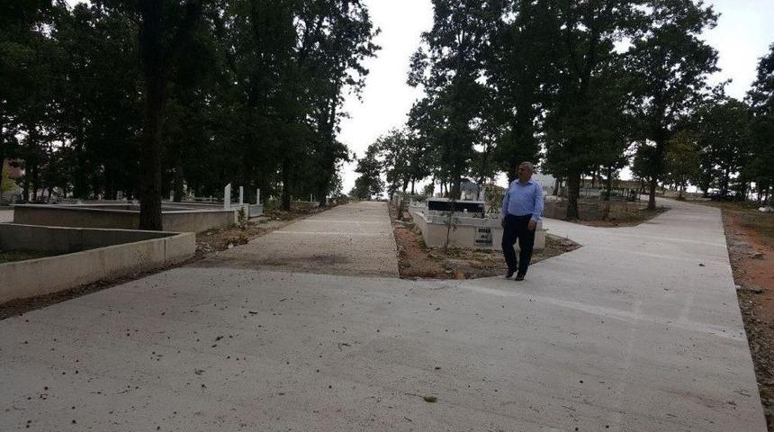 K&ouml;rfez&rsquo;de Mezarlık Yolları Yenilendi
