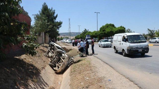 Minibüs Şarampole Devrildi: 7 Yaralı