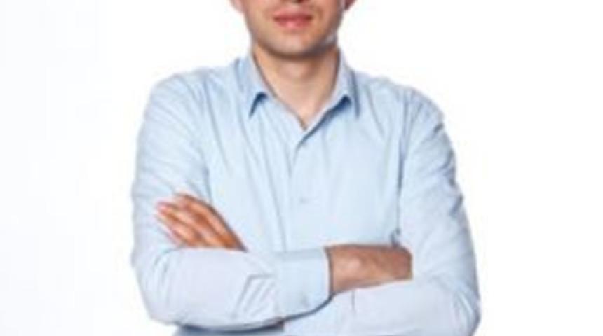 Stajla Başladı, Saha M&uuml;d&uuml;r&uuml; Oldu