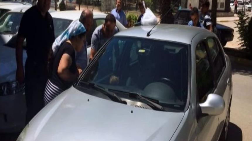 Otomobilde Bırakılan &Ccedil;ocuk Cam Kırılarak Kurtarıldı