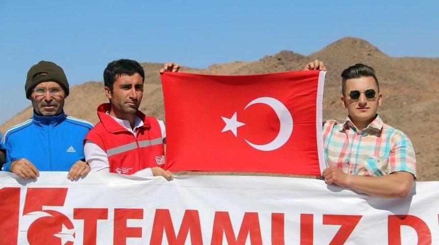 Ağrı&rsquo;da 15 Temmuz Anısına S&uuml;phan Dağı Zirve Tırmanışı Yapıldı