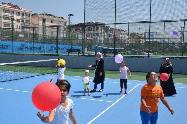 Çekmeköy Belediyesi’nin Tenis Kursuna Yoğun İlgi