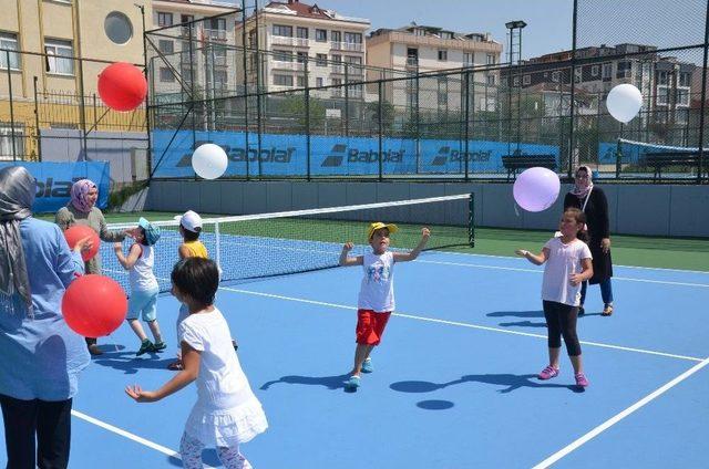 Çekmeköy Belediyesi’nin Tenis Kursuna Yoğun İlgi