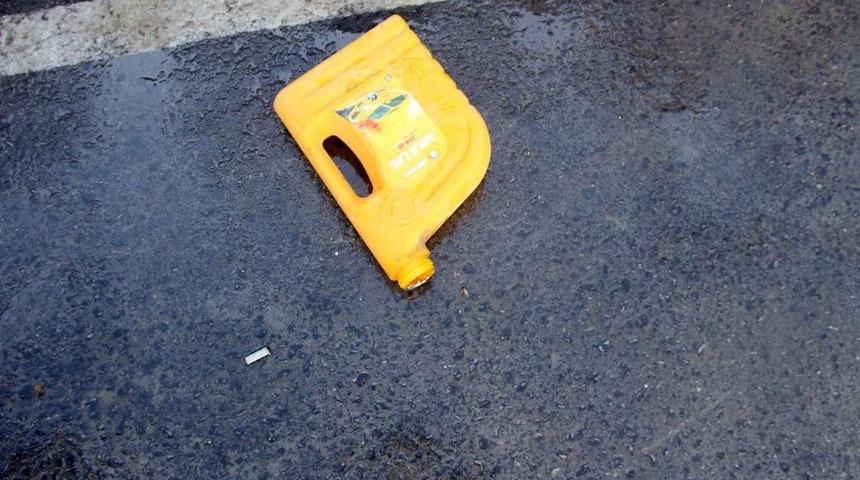 Drift Yaparken Kaza Yapan Kadın S&uuml;r&uuml;c&uuml; Otomobili Yakmaya &Ccedil;alıştı