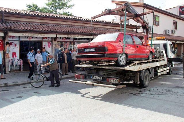 Drift Yaparken Kaza Yapan Kadın Sürücü Otomobili Yakmaya Çalıştı