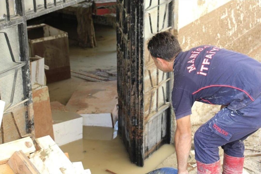 Selendi&rsquo;de Sel Afetinin Yaraları Sarılıyor