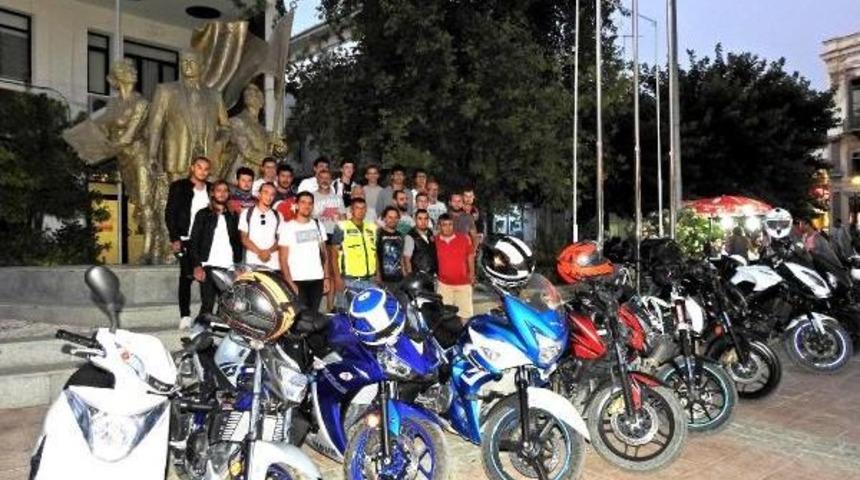 &Ccedil;eşmeli Motosiklet Tutkunları, 'altın Elbiseli Adam'ı Andı