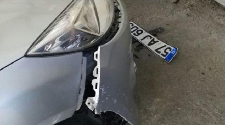 K&ouml;pekler Otomobili Par&ccedil;aladı