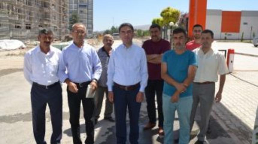 Mahalle Sakinlerinden Yol &Ccedil;alışması Eylemi