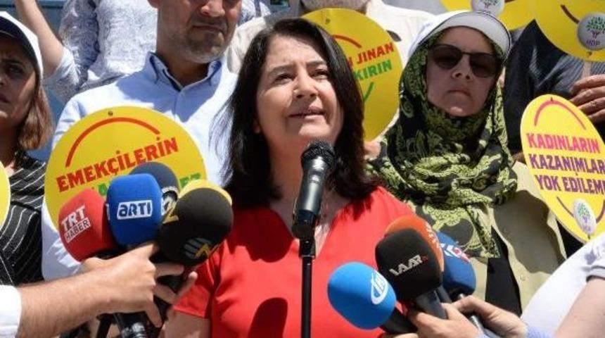 Hdp Eş Başkanı Kemalbay'dan, Pkk'nın Katlettiği Necmettin &Ouml;ğretmenin &Ouml;ld&uuml;r&uuml;lmesine Kınama