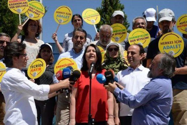 Hdp Eş Başkanı Kemalbay'dan, Pkk'nın Katlettiği Necmettin Öğretmenin Öldürülmesine Kınama