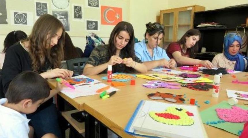 Midyat'ta Gen&ccedil; Kızlara &Ccedil;ocuk Gelişimi Eğitimi