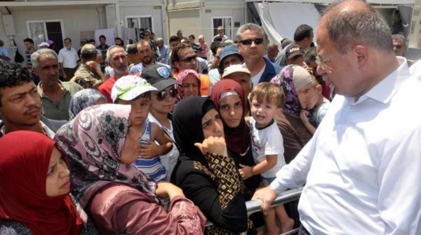 Başbakan Yardımcısı Akdağ'dan T&uuml;rkmenlerin Konteynır Kentini Inceledi