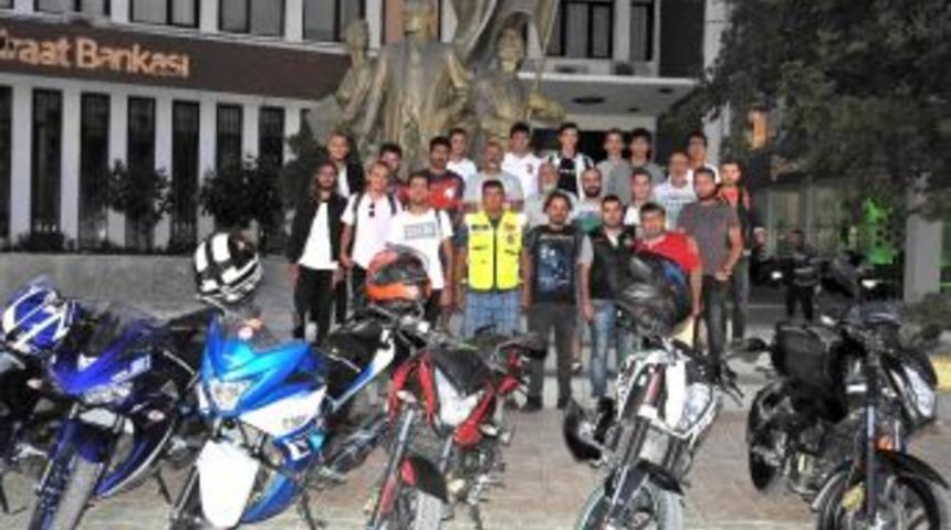 &rsquo;altın Elbiseli Adam&rsquo; &Ccedil;eşme&rsquo;de Anıldı