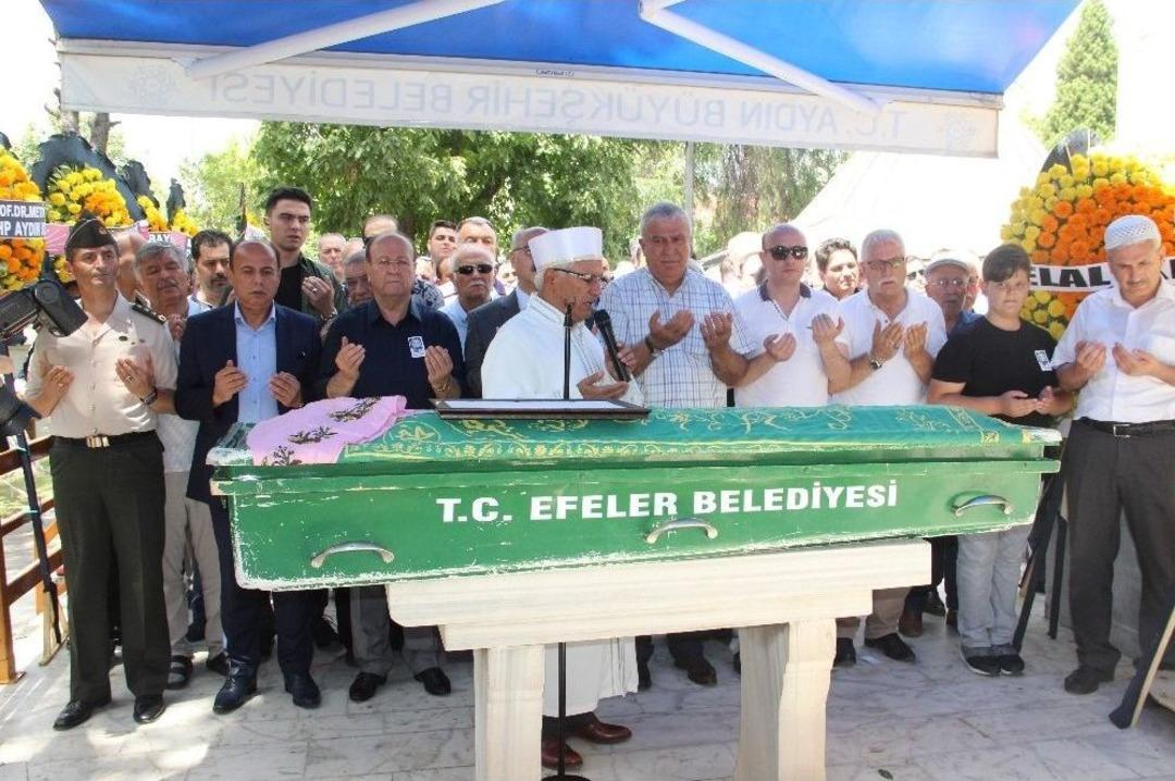 Başkan &Ouml;zakcan&rsquo;ın Annesi Son Yolculuğuna Uğurlandı