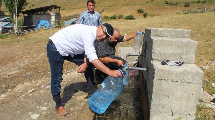 Kavurucu Sıcaklarda Ormandaki &Ccedil;eşmeler Oltuluların G&ouml;zdesi Oldu