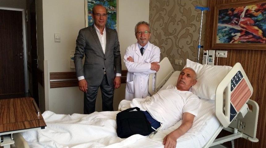 Yapay Kalpli Hastaya D&uuml;nyada İlk Kez Mide Ameliyatı Yapıldı