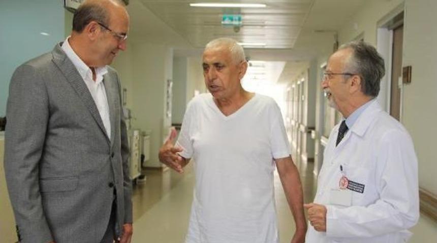 Dünyada Ilk Kez Türkiye'de Yapay Kalp Taşıyan Bir Hastaya Mide Tümörü Ameliyatı Gerçekleştirildi