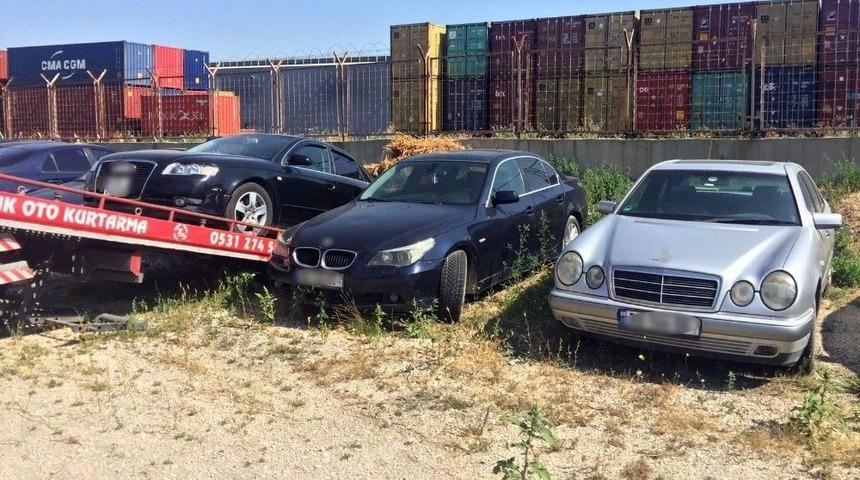 G&uuml;mr&uuml;k S&uuml;releri Dolan 2 Milyon Değerinde 68 Adet Ara&ccedil; Yakalandı