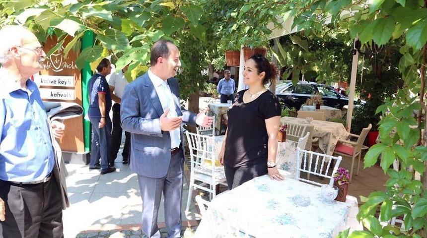 Başkan G&uuml;rkan&rsquo;dan Kaldırım &Uuml;zerine Masa Ve Sandalye Koyan İşletmecilere Uyarı