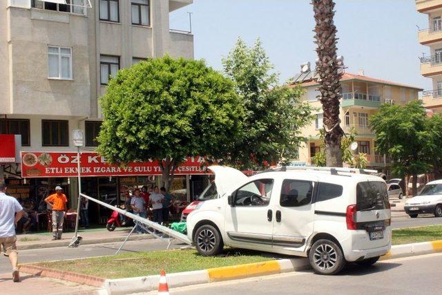 Manavgat’ta Trafik Kazası: 4 Yaralı